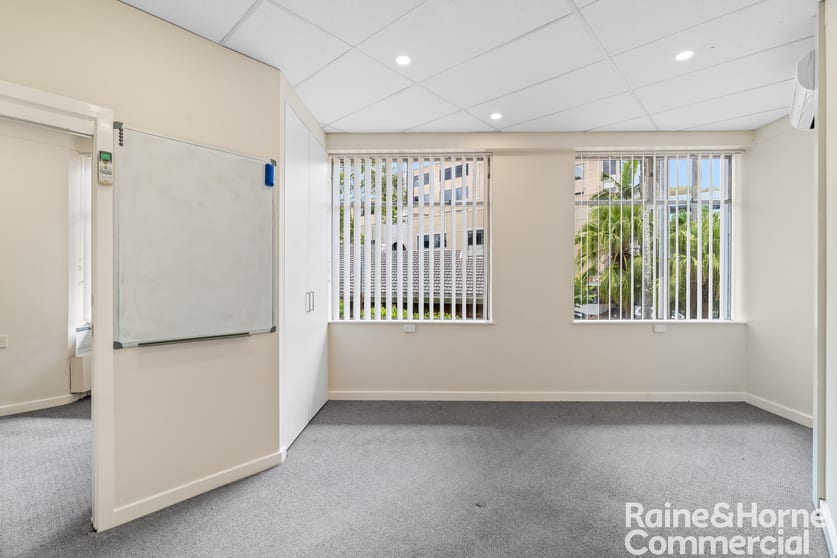 Click to view all images 1/6 Burns Crescent Gosford NSW 2250 - Image 3