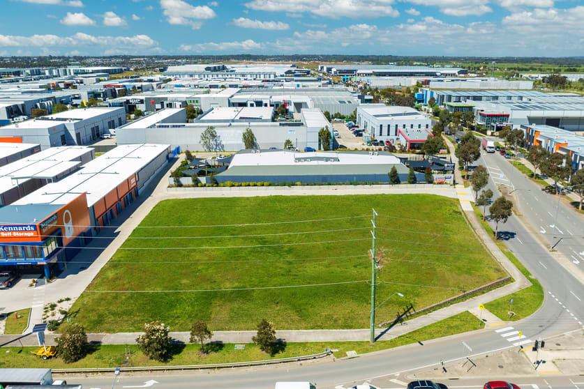 Click to view all images 940 Thompsons Road Cranbourne West VIC 3977 - Image 3