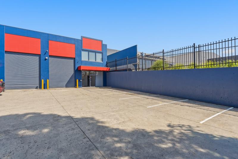 Click to view all images 3/1-3 Westpool Drive Hallam VIC 3803 - Image 3