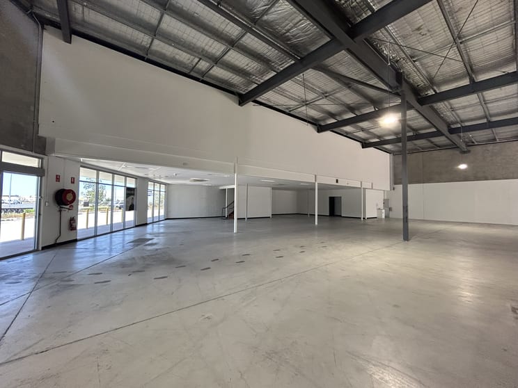 Click to view all images 1/181-185 Maggiolo Drive Paget QLD 4740 - Image 2