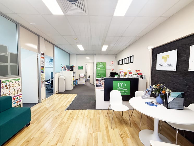 Click to view all images 2/45 Cinderella Drive Springwood QLD 4127 - Image 3