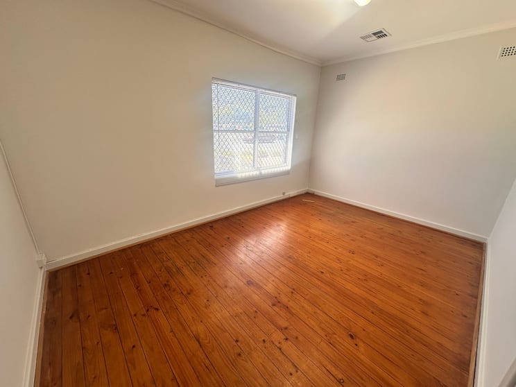 Click to view all images 672 Lower North East Rd Paradise SA 5075 - Image 2