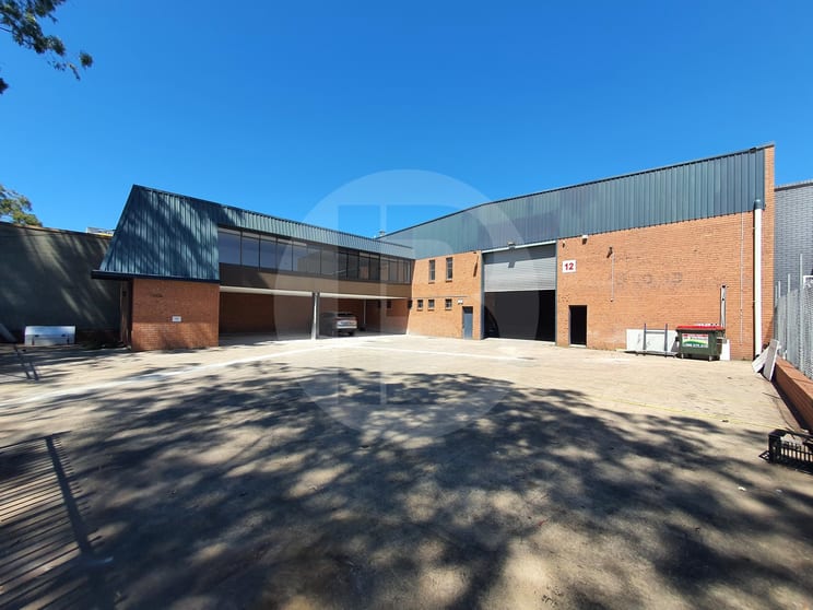 Click to view all images 12 LONG STREET Smithfield NSW 2164 - Image 1