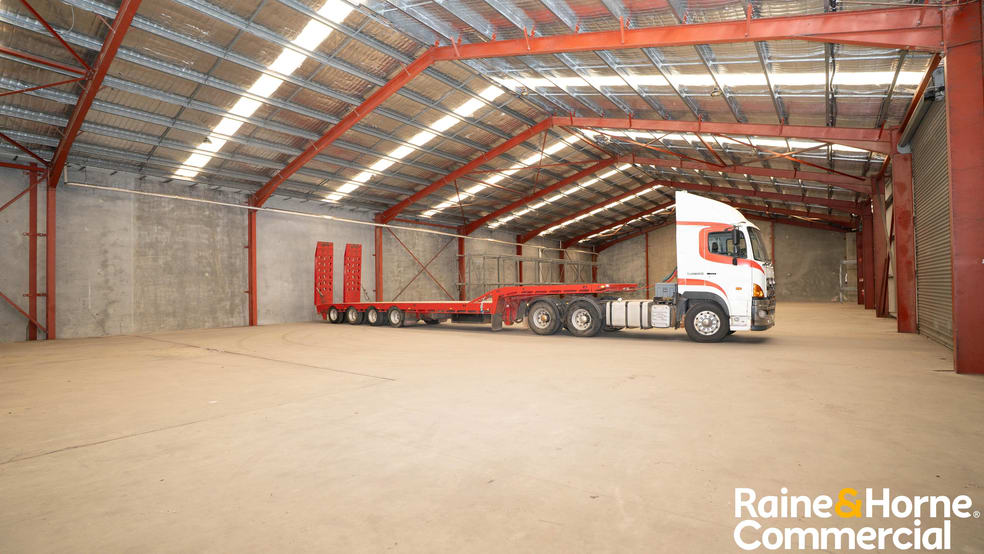 Click to view all images 2/11 Lawson Street Wagga Wagga NSW 2650 - Image 2