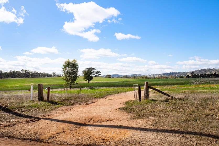Click to view all images 4633 Calder Highway Ravenswood VIC 3453 - Image 2