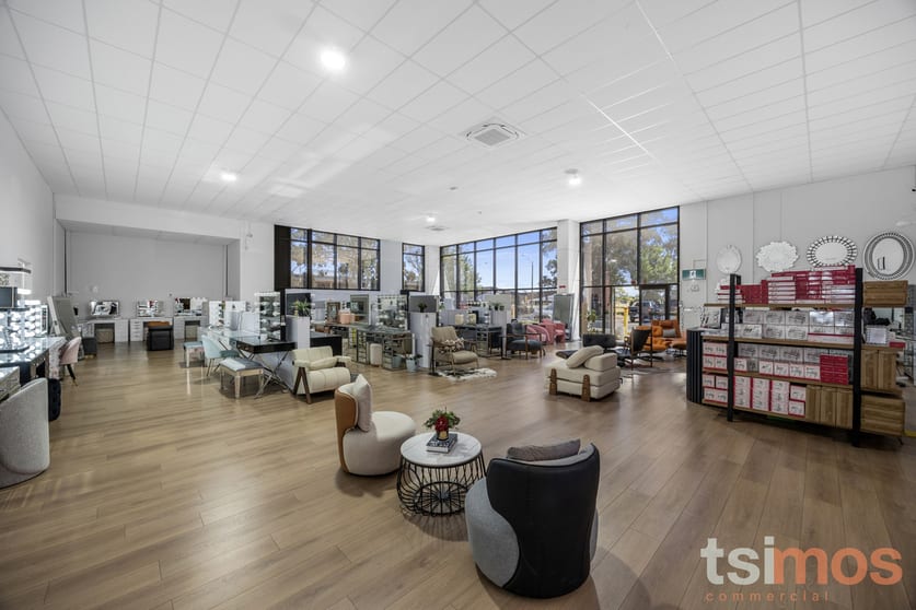 Click to view all images A1/1-5 Lake Drive Dingley Village VIC 3172 - Image 1