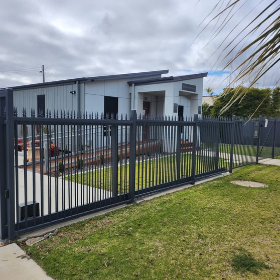 Click to view all images 158 Seventh St Mildura VIC 3500 - Image 1