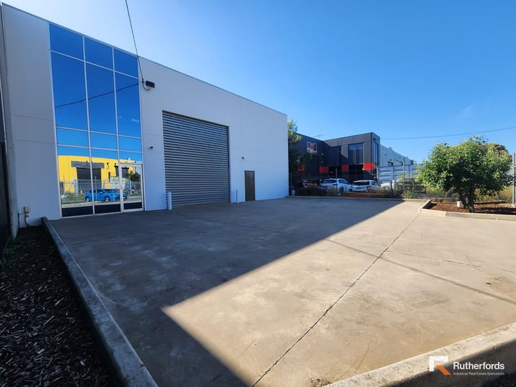 Click to view all images 12 Davies Avenue Sunshine North VIC 3020 - Image 2