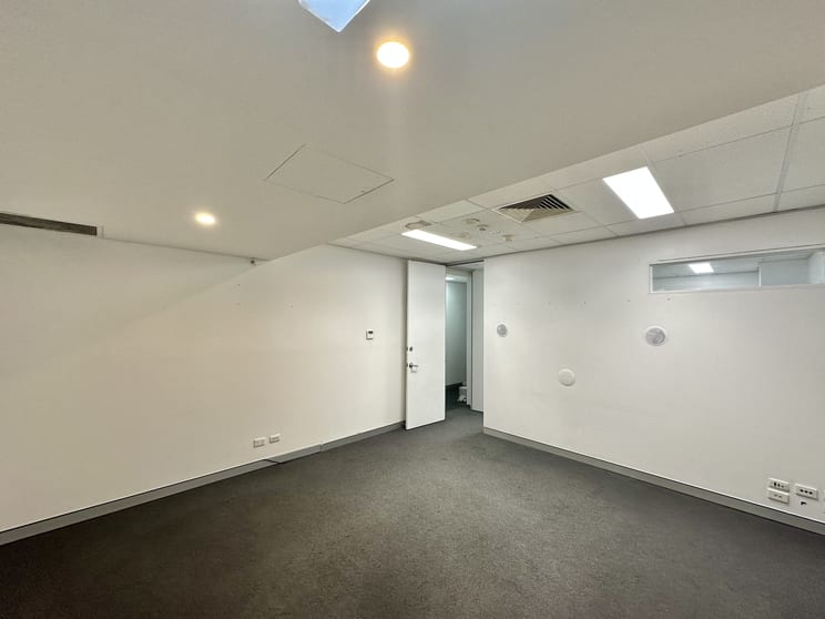 Click to view all images 9/540 Sydney Road Seaforth NSW 2092 - Image 3