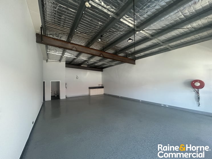 Click to view all images 2/67 Gladstone Street Fyshwick ACT 2609 - Image 3