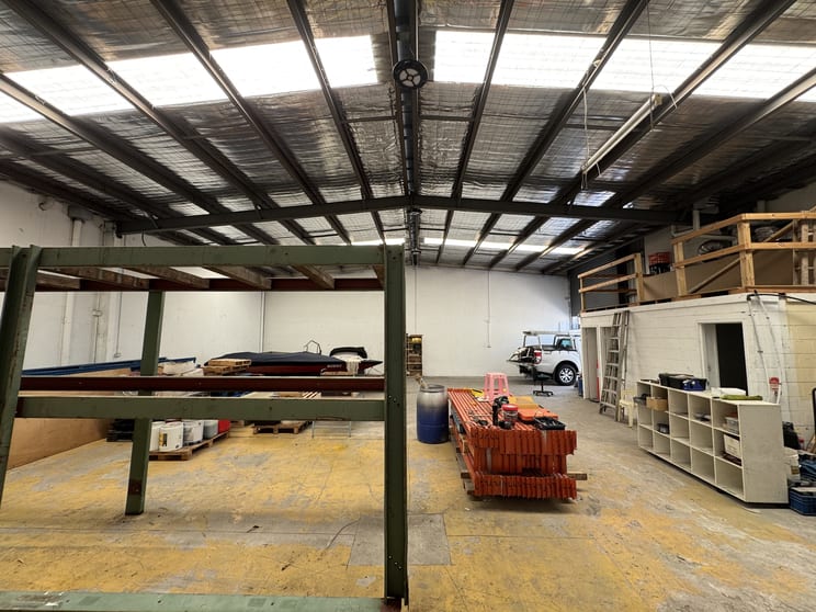 Click to view all images 2/18-20 Gatwick Road Bayswater North VIC 3153 - Image 3