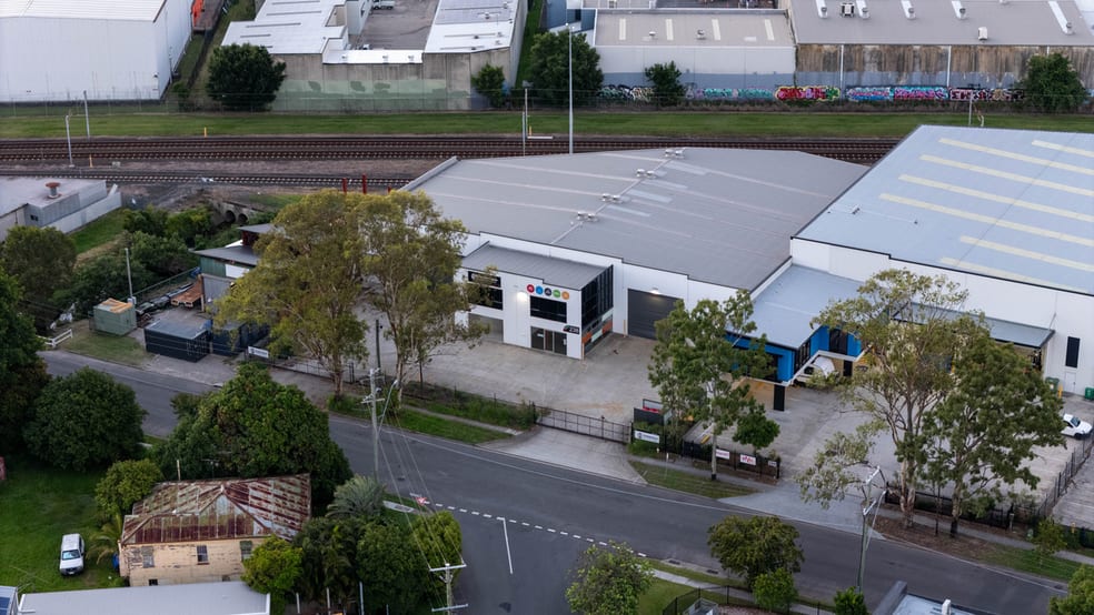 Click to view all images 236 & 238 Earnshaw Road Northgate QLD 4013 - Image 2