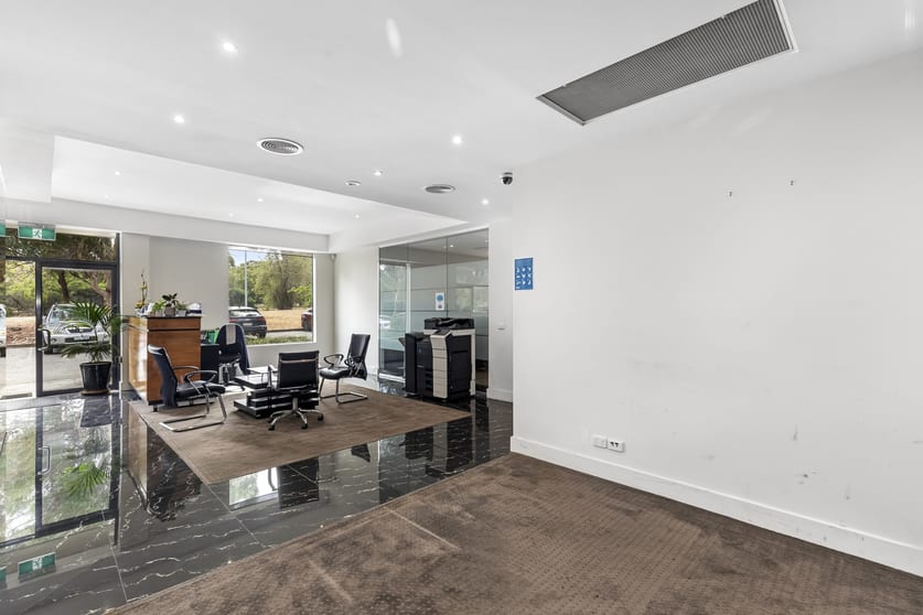 Click to view all images 2 Fiveways Boulevarde Keysborough VIC 3173 - Image 2