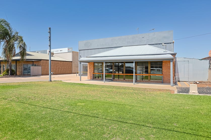 Click to view all images 1 & 2/45 Seventh St Mildura VIC 3500 - Image 2