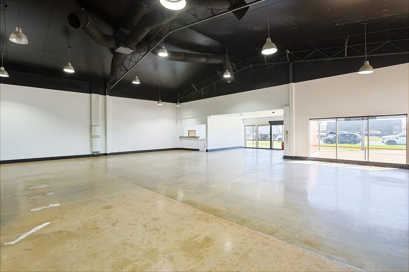 Click to view all images 1 & 2/45 Seventh St Mildura VIC 3500 - Image 3