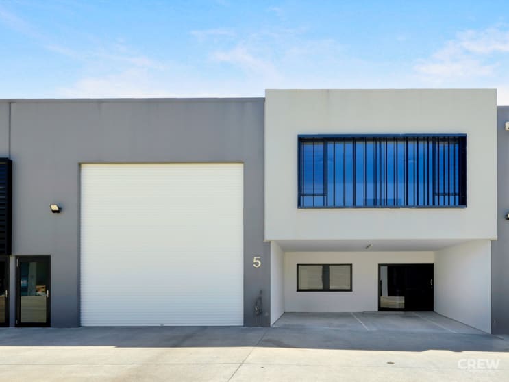5/8 Distribution Court Arundel QLD 4214 - Image 2