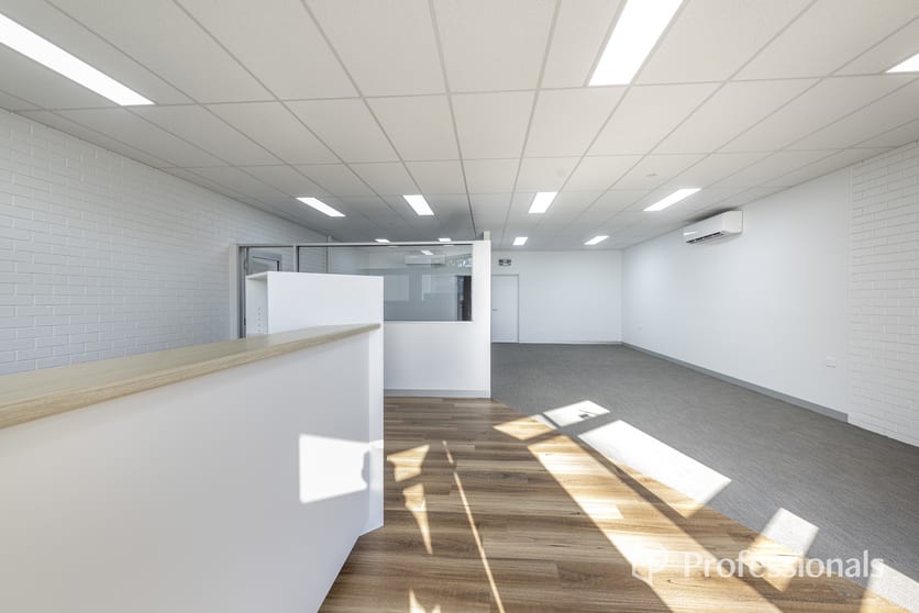 Click to view all images 1 Alemein Court North Albury NSW 2640 - Image 3