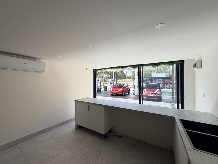 1/160 South Terrace Bankstown NSW 2200 - Image 2