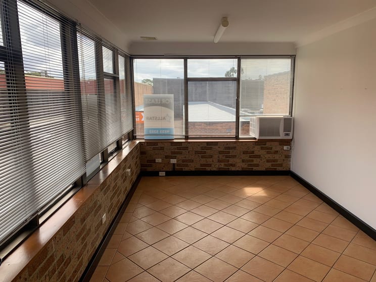 Click to view all images 1st floor rear/73 Parraweena Road Caringbah NSW 2229 - Image 2