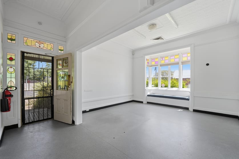 133 Marsh Street Armidale NSW 2350 - Image 2