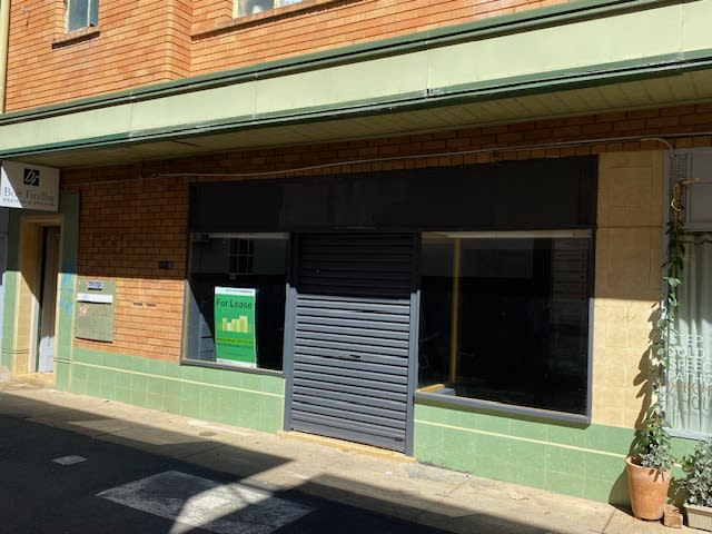 Click to view all images Shop 4/71 Molesworth Street (8 Club Lane) Lismore NSW 2480 - Image 1
