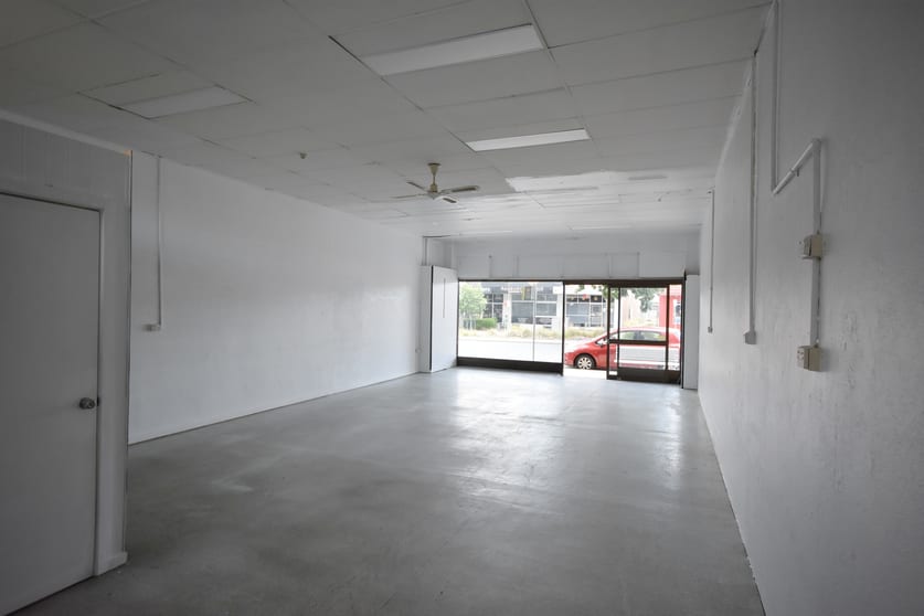Click to view all images 1076 Mate Street North Albury NSW 2640 - Image 3