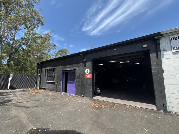 Click to view all images Kamholtz Court Molendinar QLD 4214 - Image 2