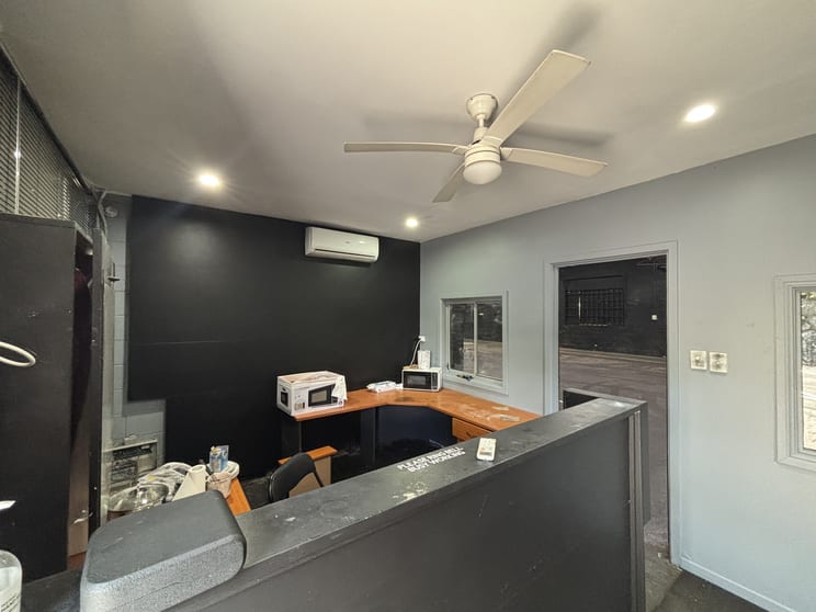 Click to view all images Kamholtz Court Molendinar QLD 4214 - Image 3