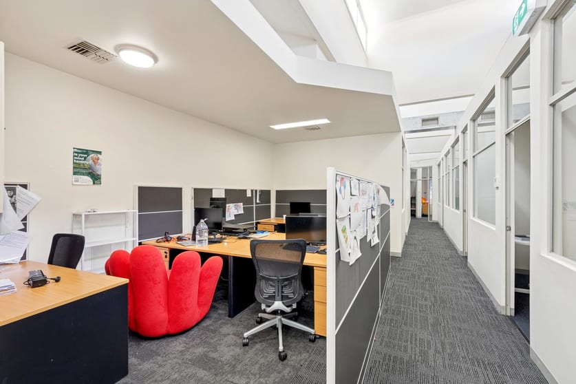 Click to view all images 261 Spring Street Reservoir VIC 3073 - Image 5