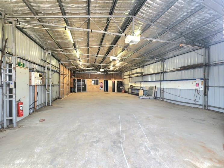 3/2 Commerce Dr Lake Illawarra NSW 2528 - Image 1