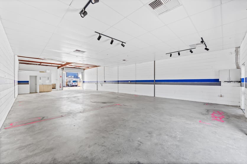 Click to view all images 1/17 Prindiville Drive Wangara WA 6065 - Image 2
