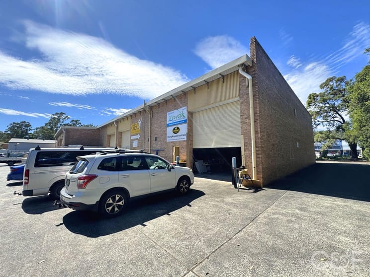 Click to view all images Unit 1/6 Bowen Crescent West Gosford NSW 2250 - Image 2