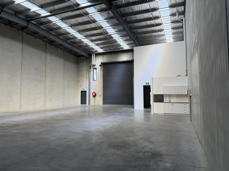 Click to view all images 28 Paramount Boulevard Cranbourne West VIC 3977 - Image 3