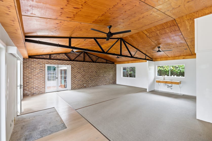 Click to view all images 88A West Burleigh Road Burleigh Heads QLD 4220 - Image 1