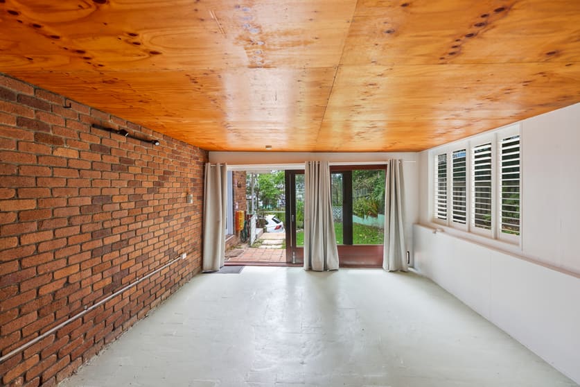 Click to view all images 88A West Burleigh Road Burleigh Heads QLD 4220 - Image 3