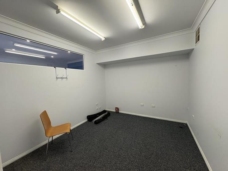 Click to view all images Unit 1/64 Hammond Avenue East Wagga Wagga NSW 2650 - Image 3