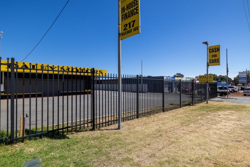 Click to view all images 217 Railway Avenue Kelmscott WA 6111 - Image 3