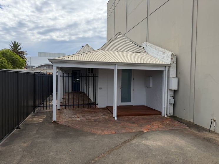 Click to view all images 25 Albert Street Busselton WA 6280 - Image 1