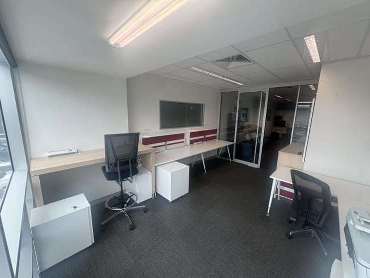 Click to view all images Upstairs/2 Yallourn Street Fyshwick ACT 2609 - Image 3