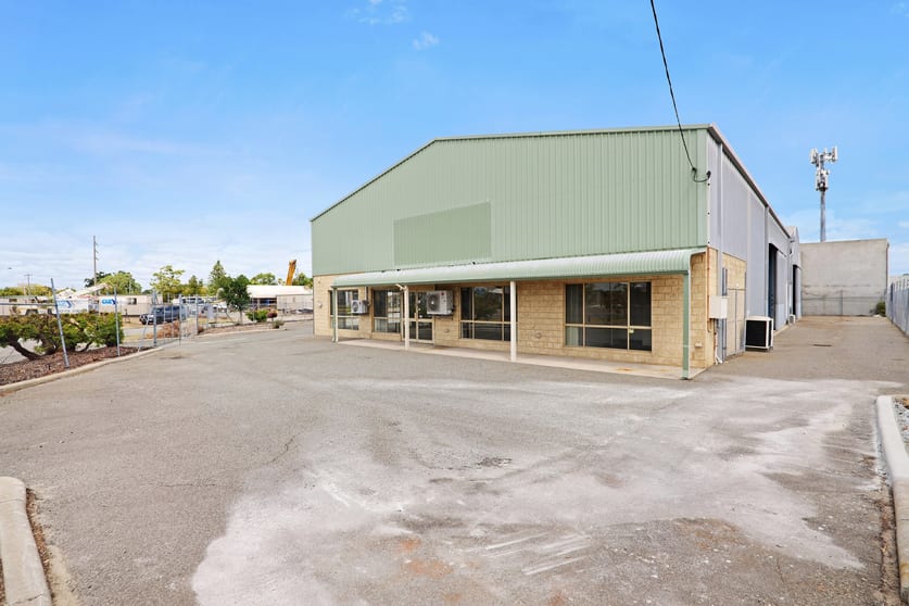 Click to view all images 7 Mcdonald Crescent Bassendean WA 6054 - Image 3