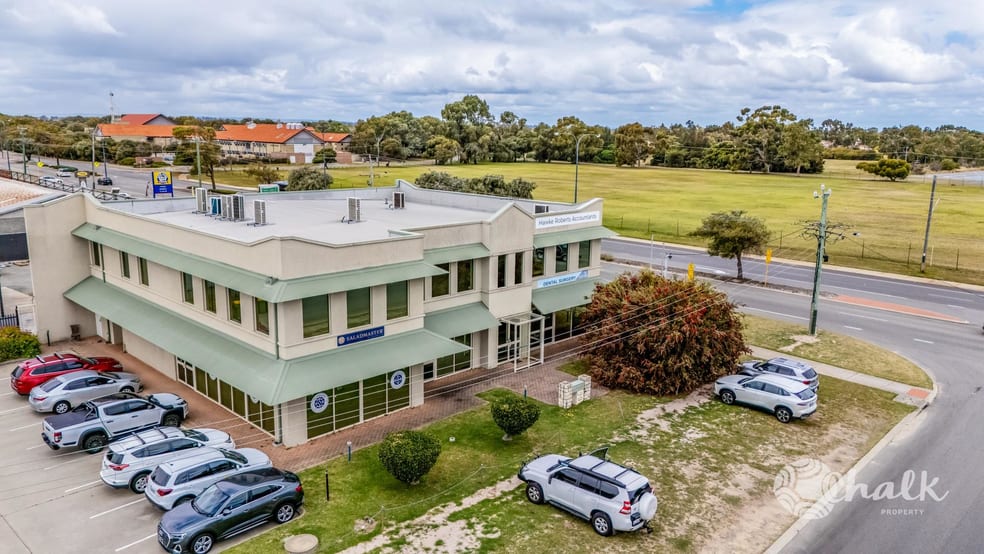 Click to view all images 2/21 Dixon Rd Rockingham WA 6168 - Image 3