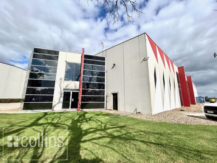 Click to view all images 14 Raylee Place Lynbrook VIC 3975 - Image 2
