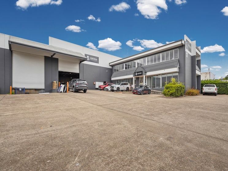 Click to view all images 17 Secam Street Mansfield QLD 4122 - Image 1