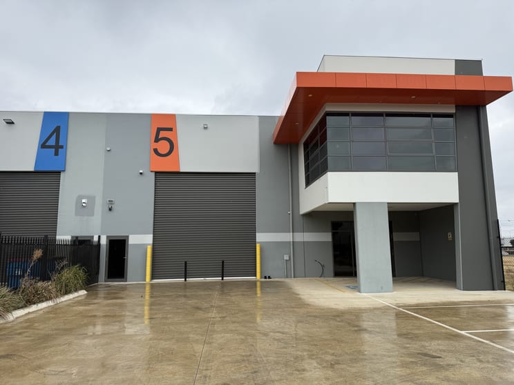 Click to view all images Unit 5/25 Infinity Drive Truganina VIC 3029 - Image 1