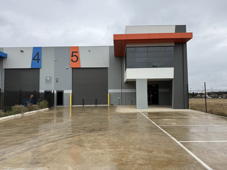 Click to view all images Unit 5/25 Infinity Drive Truganina VIC 3029 - Image 2
