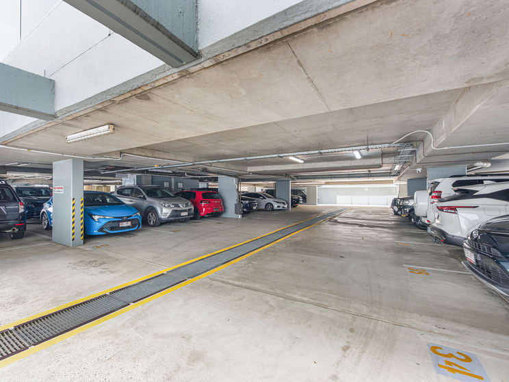 Click to view all images 19/10 Benson Street Toowong QLD 4066 - Image 5