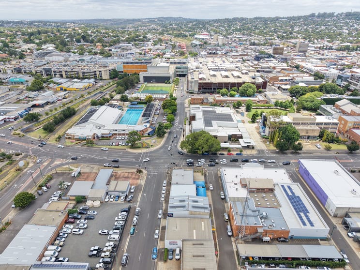 Click to view all images 6 Wylie Street Toowoomba City QLD 4350 - Image 2