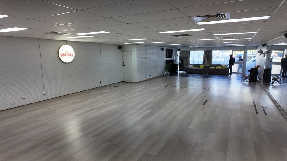 Click to view all images Unit 1/14 Dundas Court Phillip ACT 2606 - Image 3