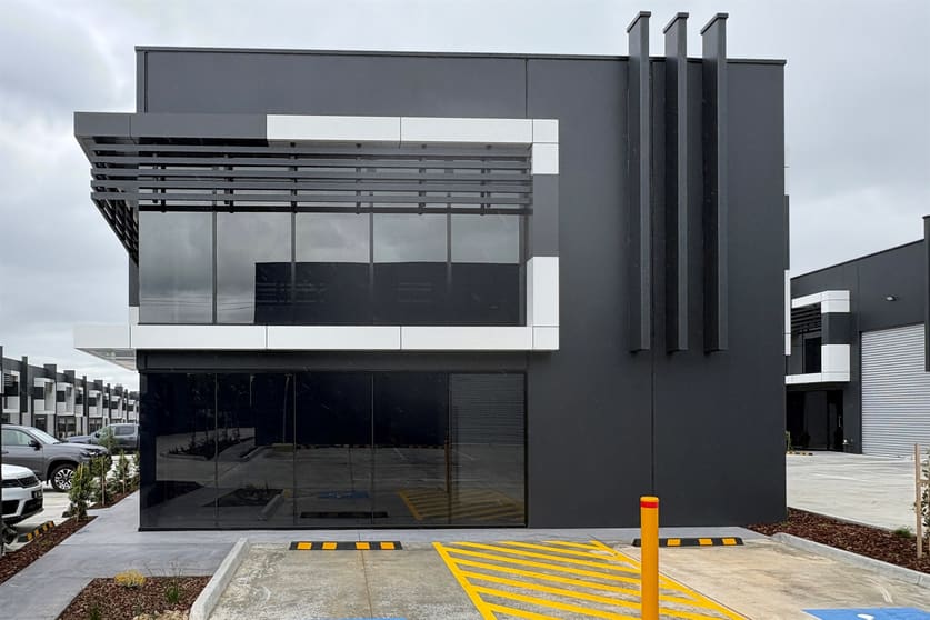 Click to view all images 2/158 Canterbury Road Bayswater North VIC 3153 - Image 3