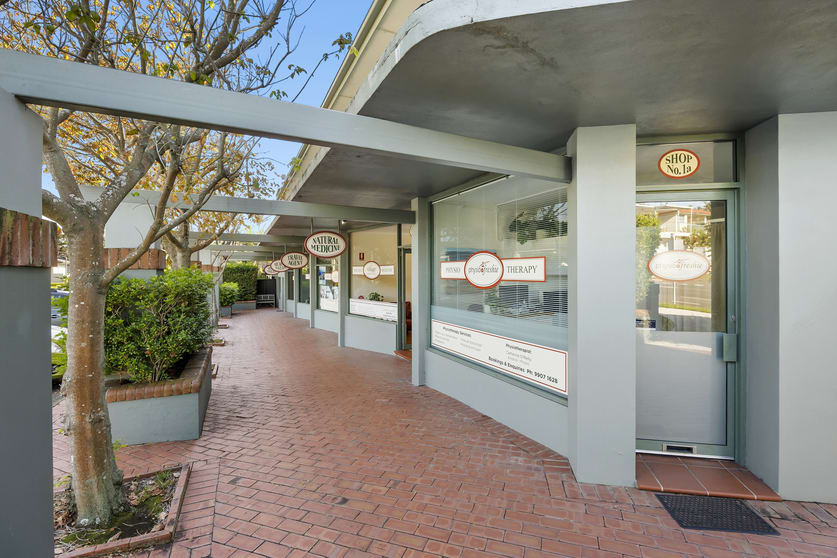 Click to view all images 1 35 Adams Street Curl Curl NSW 2096 - Image 2